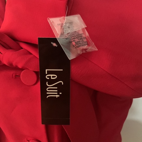 Woman’s Red Le Suit 14 - Picture 6 of 7